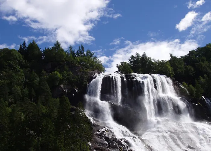 Fjordhytte-2 Am Hardangerfjord, Grandioses Fjordpanorama, 20 Ps Motorboot Mietbar! Tatil Evi Aenes