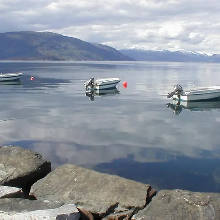 Hébergement de vacances Fjordhytte-2 Am Hardangerfjord, Grandioses Fjordpanorama, 20 Ps Motorboot Mietbar! Aenes