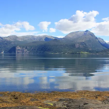 Hébergement de vacances Fjordhytte-2 Am Hardangerfjord, Grandioses Fjordpanorama, 20 Ps Motorboot Mietbar! Aenes